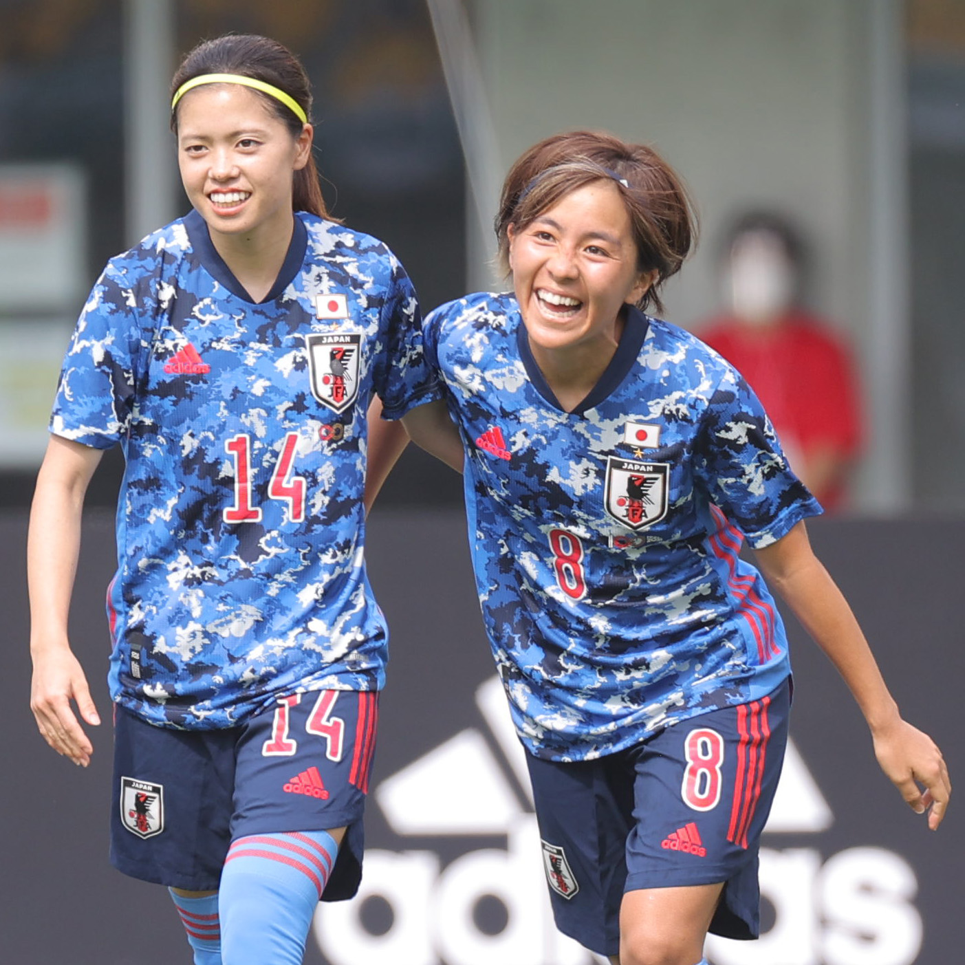 ニュース :岩渕真奈 選手 リーグ通算100試合出場達成のお知らせINAC神戸 レオネッサ