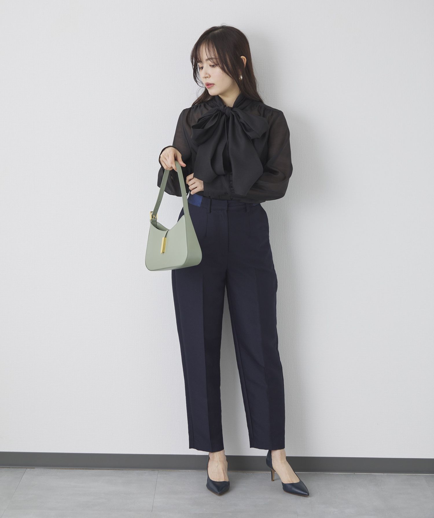 女性のビジネスカジュアルとは？マナーを守った大人のレディースコーデ30選 - UAコラム UA COLUMNSユナイテッドアローズ公式通販 –UNITED ARROWS ONLINE