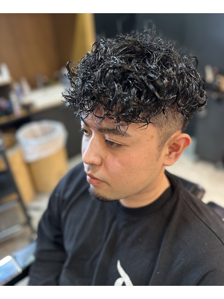 新潟市 新潟パーマ スペインカール スパイラル ビジネス 10代 20代ヘアスタイル新潟、新潟市の理容室、床屋 HAIR&GROOMINGYOSHIZAWA Inc.BANDAI ヨシザワインクバンダイ ビジネスマン・大人の男性に大人気メンズグルーミングサロン