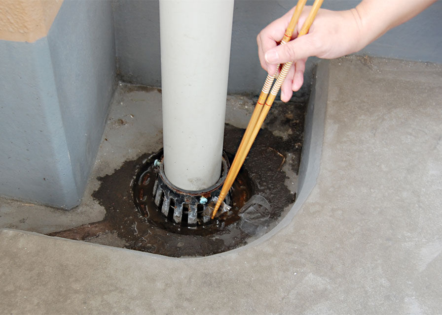 どこでもラクラク 洗浄ブラシ 日本製 ベランダ 水栓なし 水道がない 掃除 ホース ブラシ付き 網戸 排水溝 サッシ タイヤ 玄関 墓石 掃除用ブラシ掃除道具 : アイデアグッズのララフェスタ - 通販 - Yahoo!ショッピング