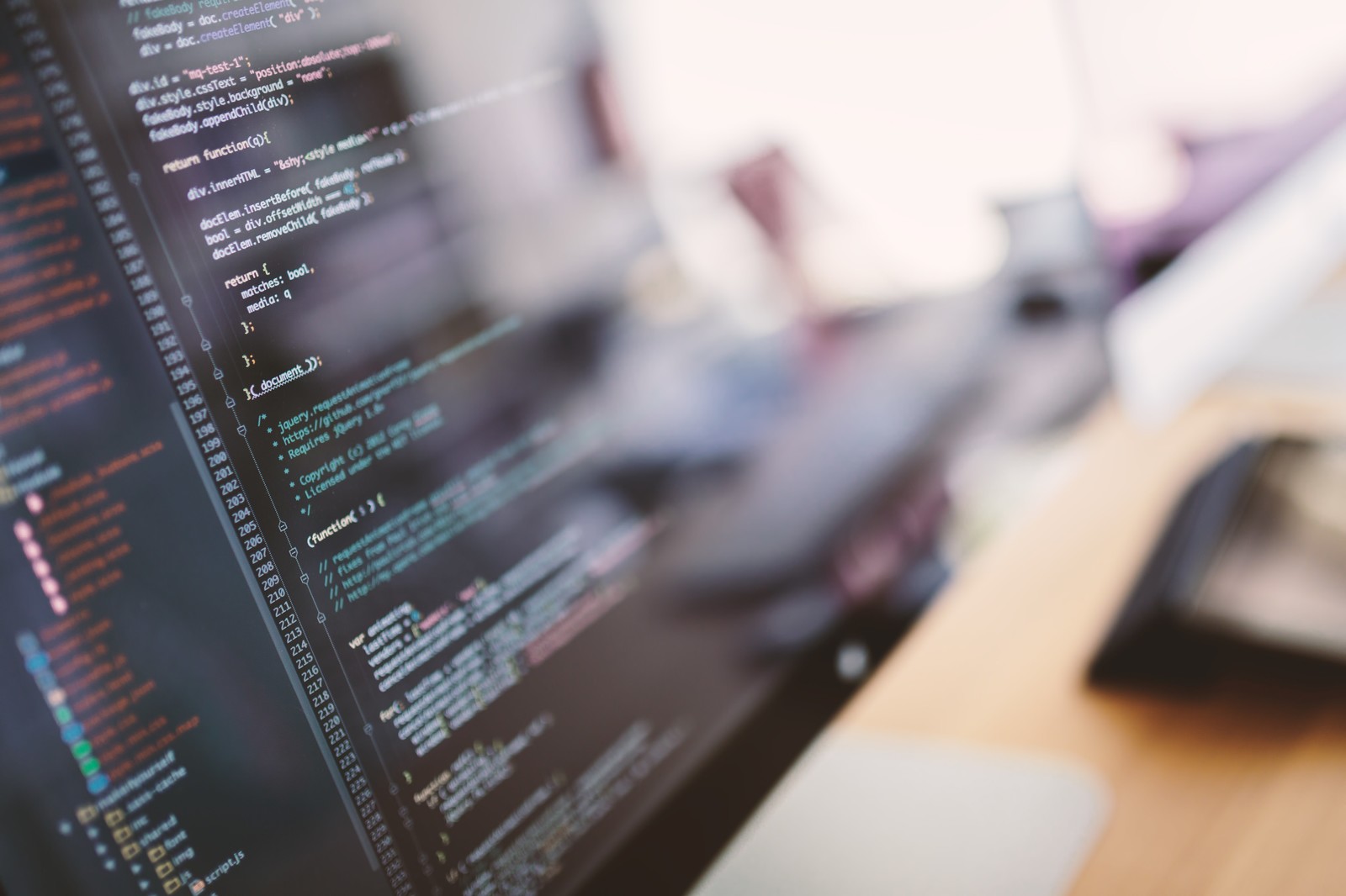 フリーランスプログラマーとは？働き方の実態、メリット・デメリット、独立の手順AIdrops