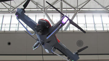 次世代戦闘力！米国空母で行われる大型ドローンの衝撃的な試験飛行