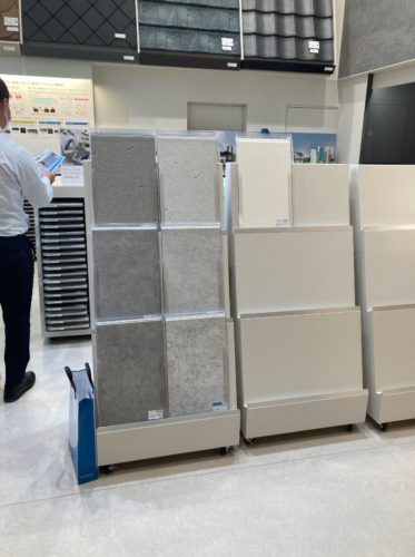 店舗づくり・外壁@kmew_officialフィエルテチタンダークコンクリート外壁 サイディングケイミューアッシュホーム アッシュオーナーズクラブ