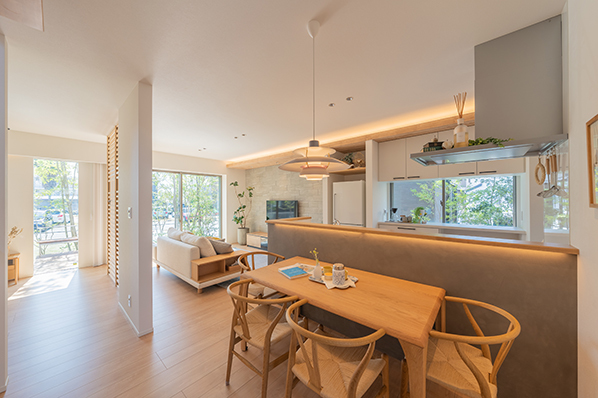 SUUMO泉北ホームの本社スマイルパッケージモデルハウス 1000万円台 約30坪３ＬＤＫ 木漏れ日の庭があるリアルサイズの家注文住宅