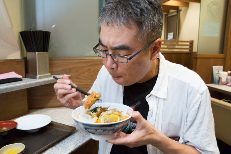 牛丼・カツ丼 巨大メニューに外食の苦しい台所事情 - 日本経済新聞