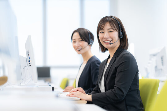 コールセンター テレアポ 問い合わせ 女性 セット 喜怒哀楽のイラスト素材62905267- PIXTA