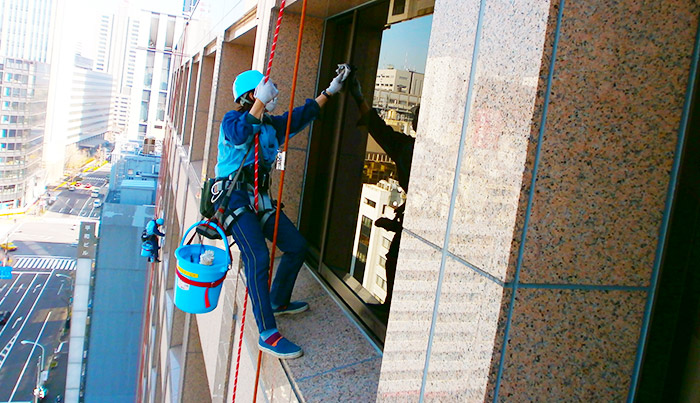 本設ゴンドラ・自動窓拭き機日本ビソ