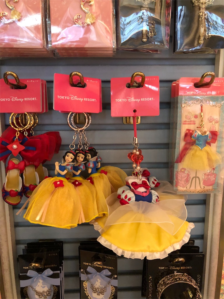 ディズニーランド ワールドバザールのハリントンズ・ジュエリー＆ウォッチでプリンセスグッズを探そう！女子なら嬉しいお土産＆プレゼント探しにピッタリ。 -ひまわり姉妹日記