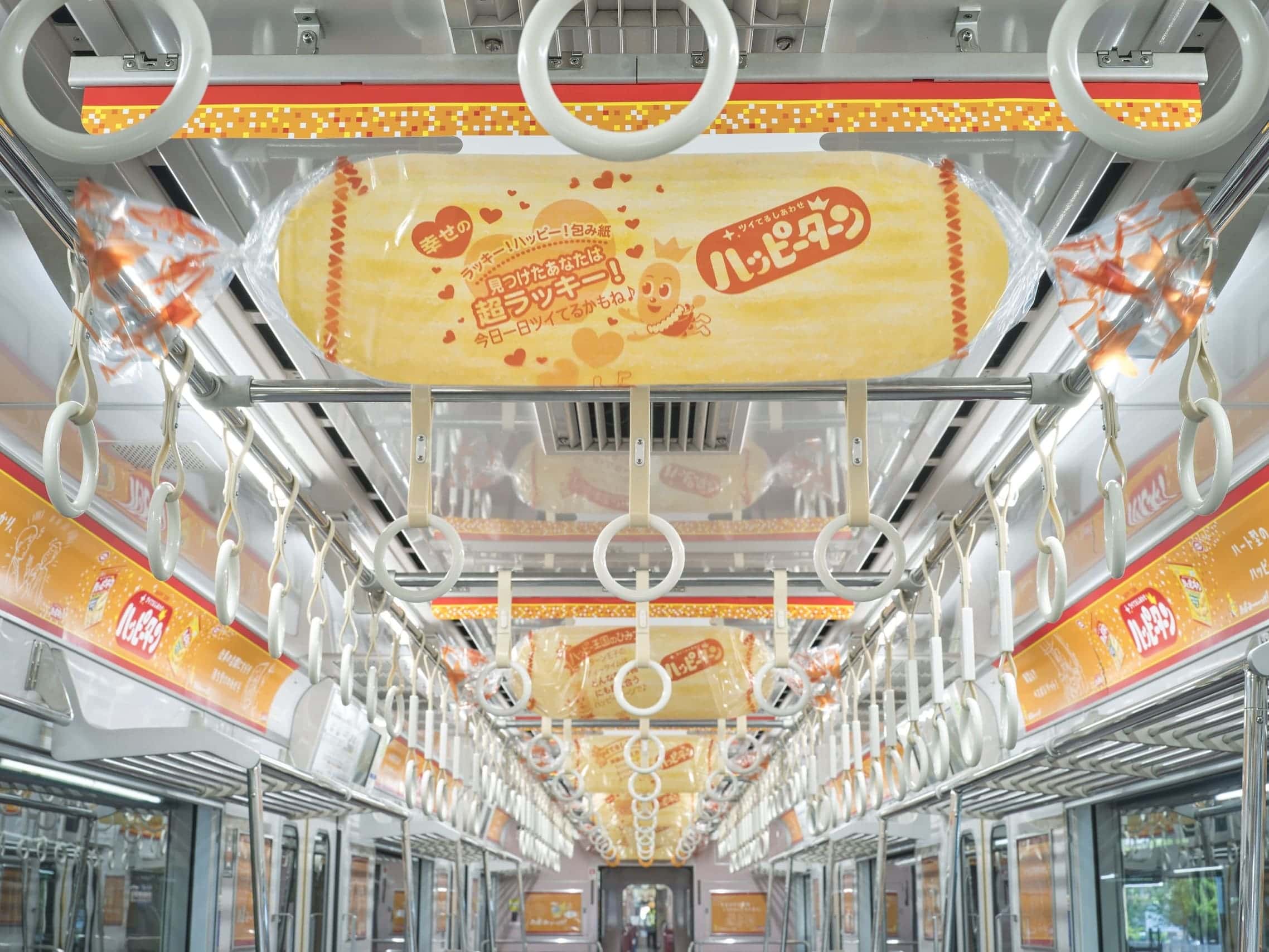 つり革広告 アドストラップ とは？費用や面白い活用事例3選 - オーマッチ