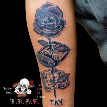 ブラック&グレー マネーローズ 時計東京の渋谷・秋葉原・原宿でタトゥースタジオはSunsqlit Tattoo