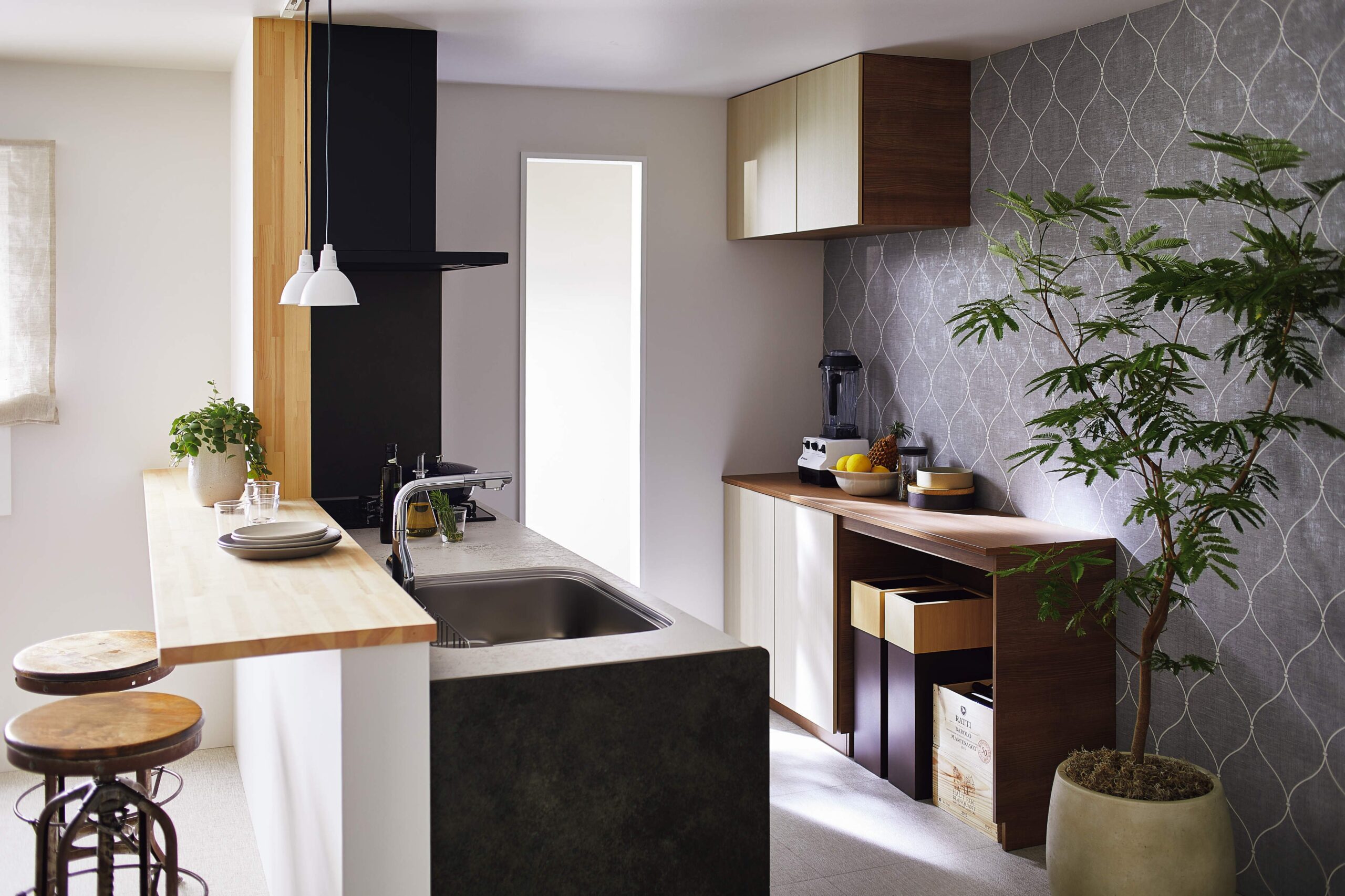 キッチンを気持ちよく保ちたい！ゴミ箱の設置アイデア9選RoomClip mag暮らしとインテリアのwebマガジン