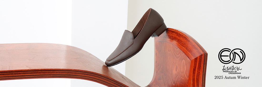 犬が足を舐めてくるのはどうして？７つの理由から犬の行動を徹底解説！ - petan