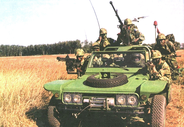 アルゴ」の特殊部隊用バギ