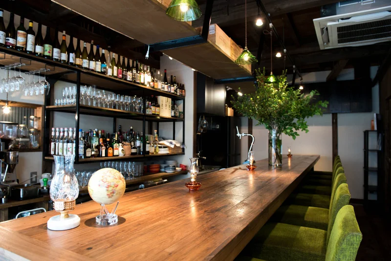 美味本 Oishinbon 2023 絶品ハンバーグで知られる路地裏の洋食店 ロジウラリブレふくおかナビ