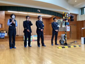 漫画レポ 踏み切りで電車が通り過ぎる間に消えるのは可能なのか？オモコロ