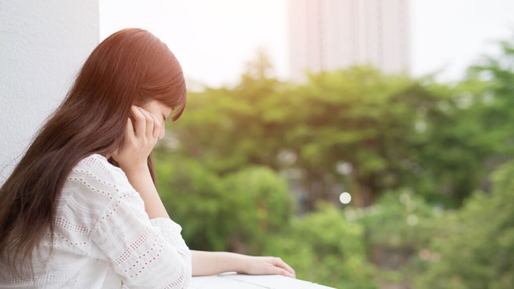 27歳なのに職場で泣いた」先月入社したけど退職者の引き継ぎをまともにされず、覚えることだらけでパンクした人に「私なんて40でも泣く」「会社と上司が悪い」と同情の声- Togetter