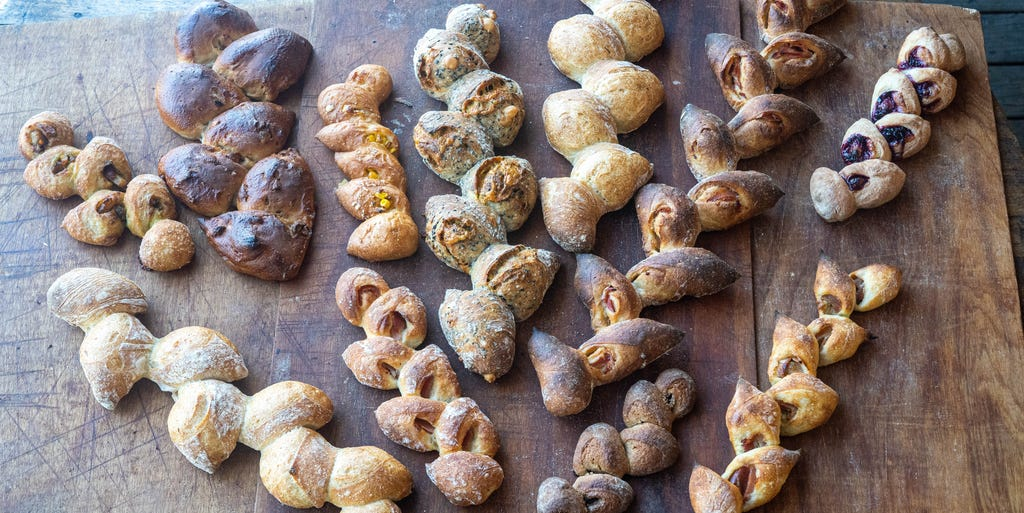 いいお店”ってなんだろう？ 「パンストック」平山哲生の店づくりの哲学 @pain_stock @pain_stock_tenjin @76tetsuo福岡市東部の住宅街・箱崎に2010年に開業し、今や地元の福岡では誰もが知る店となった「パンストック」。オーナーシェフの平山哲生さんが考える、長くお客