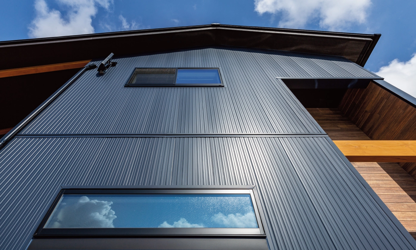 ガルバリウム鋼板で外壁リフォームを検討したい方へ、メリットから注意点まで一挙紹介！東京の外壁塗装・屋根塗装、塗り替えは街の外壁塗装やさん東東京店へ