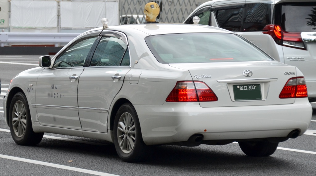 FRのクラウンセダンが2023年秋頃発売！ 個人タクシー事業者待望のセダンの中身とは - 自動車情報誌「ベストカー」