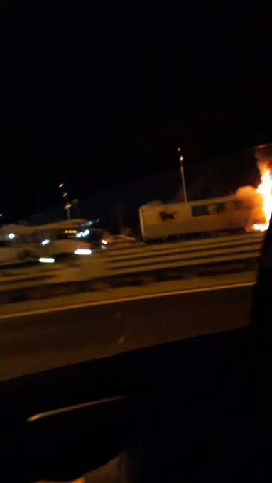 タイヤがバーストして火が出た」山陽道で大型トラックが炎上 上り線本郷ＩＣｰ三原久井間で通行止め 下り線尾道ＩＣｰ本郷ＩＣ間は解除 けが人なし 広島2025年10月9日- エキサイトニュース