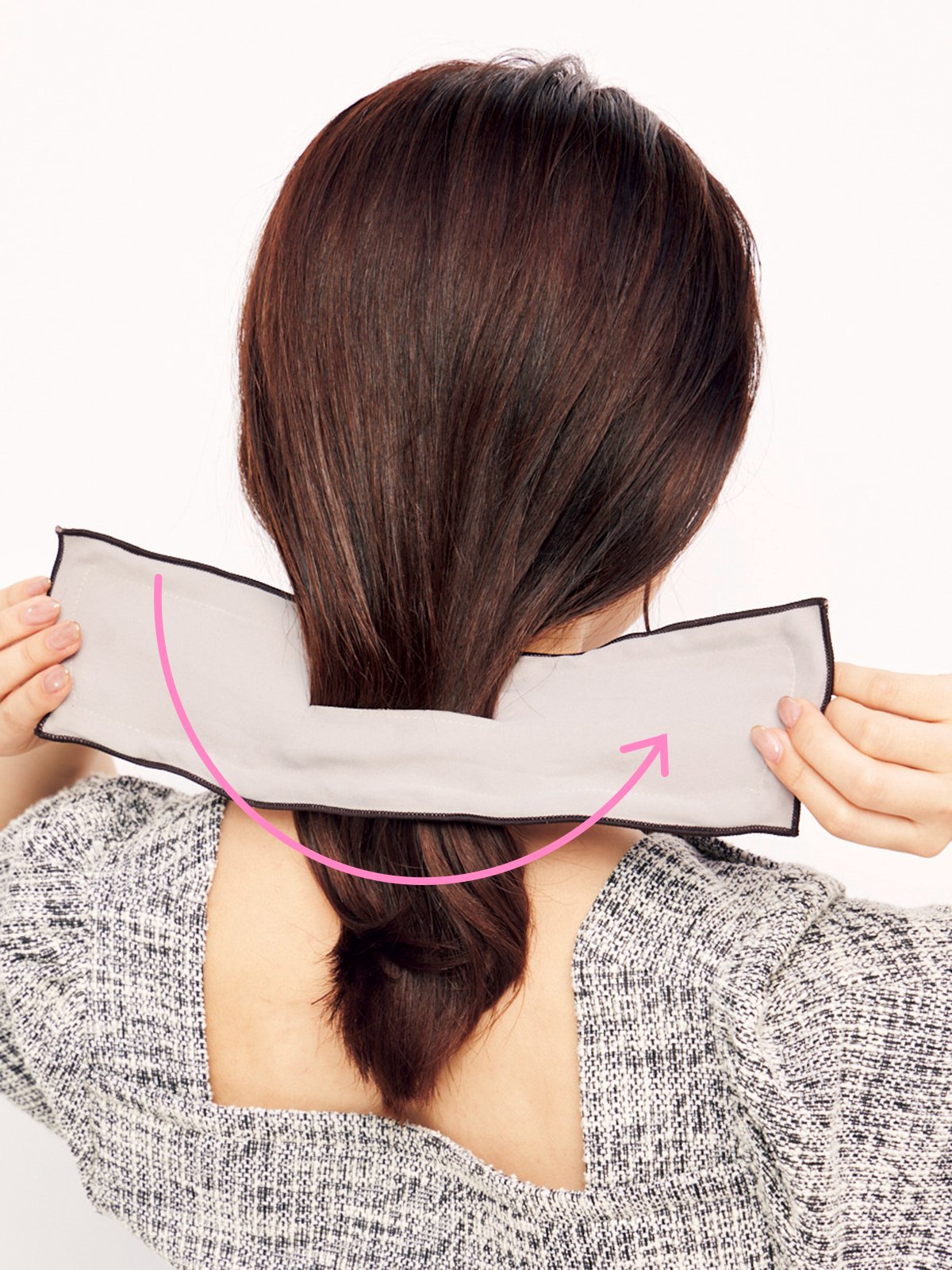 梅雨時ヘアアレンジ デフトバンを使ったゆるシニヨンでペタンコ回避美的.com