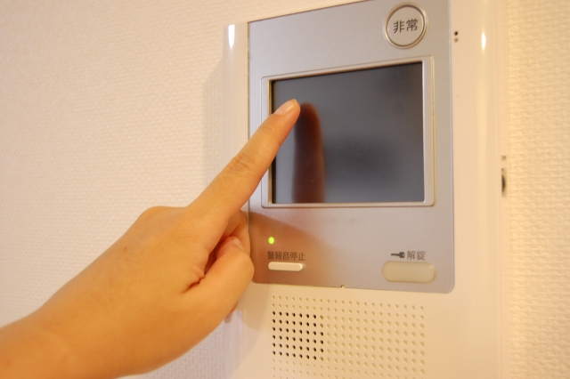 古いインターホンからカメラ付きモデルにDIY交換！キャンピン工房