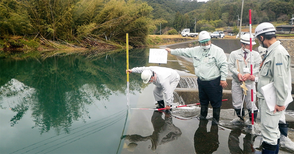 堤体孔開け工法 鋼コンクリート半円形仮締切工法東洋建設株式会社