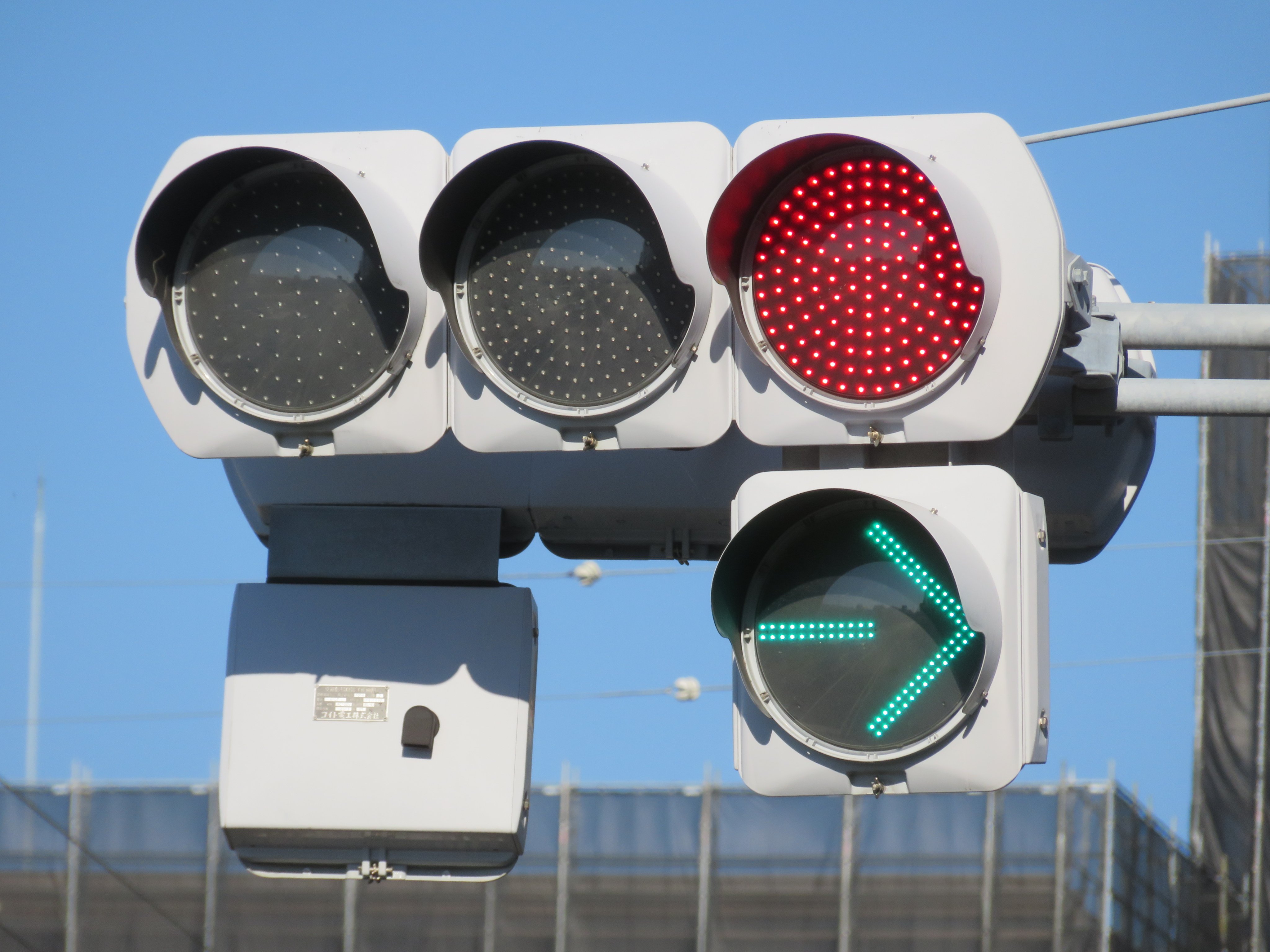 フラット型信号機、見慣れないからかな？違和感。iPhone写真家 SETSUKOのブログ