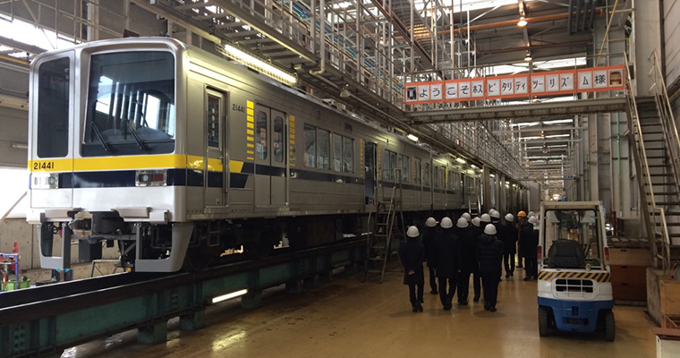 車掌と運転士、どちらが偉い？現場のリアルと役割の違いを徹底解説！ - エトセトラ