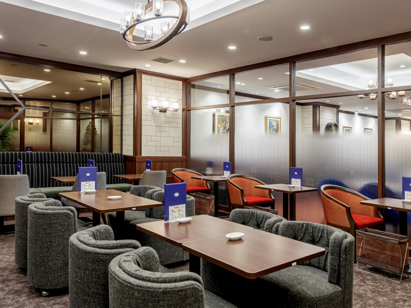 新宿駅東南口高架下喫煙所Works自動車ショールーム、カーディーラー店舗の設計、デザイン株式会社アーバンスペース