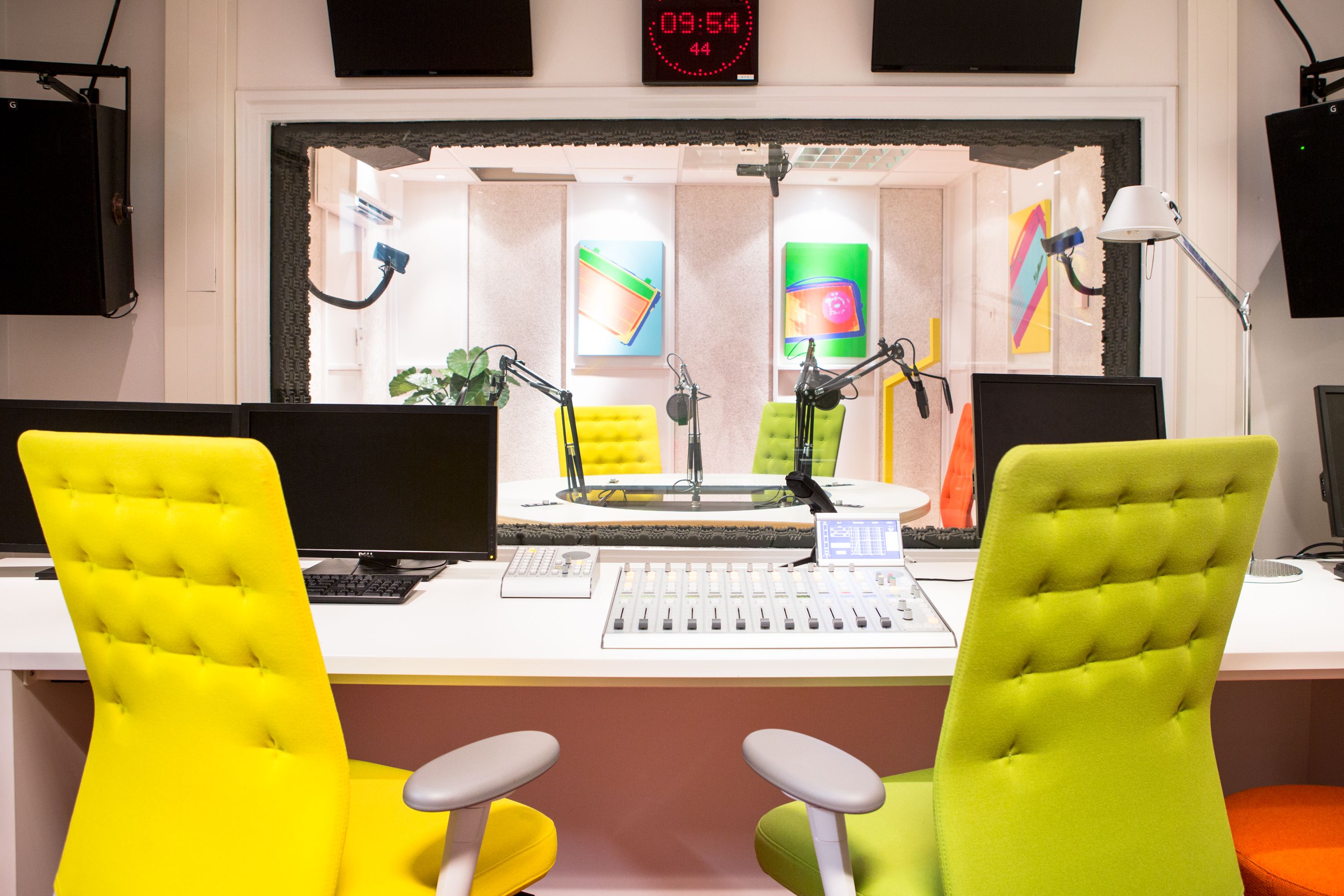 64 件の「ラジオブース」や「ラジオ」のアイデアを見つけましょう収納 アイデア、インテリア 収納、ホームスタジオ など