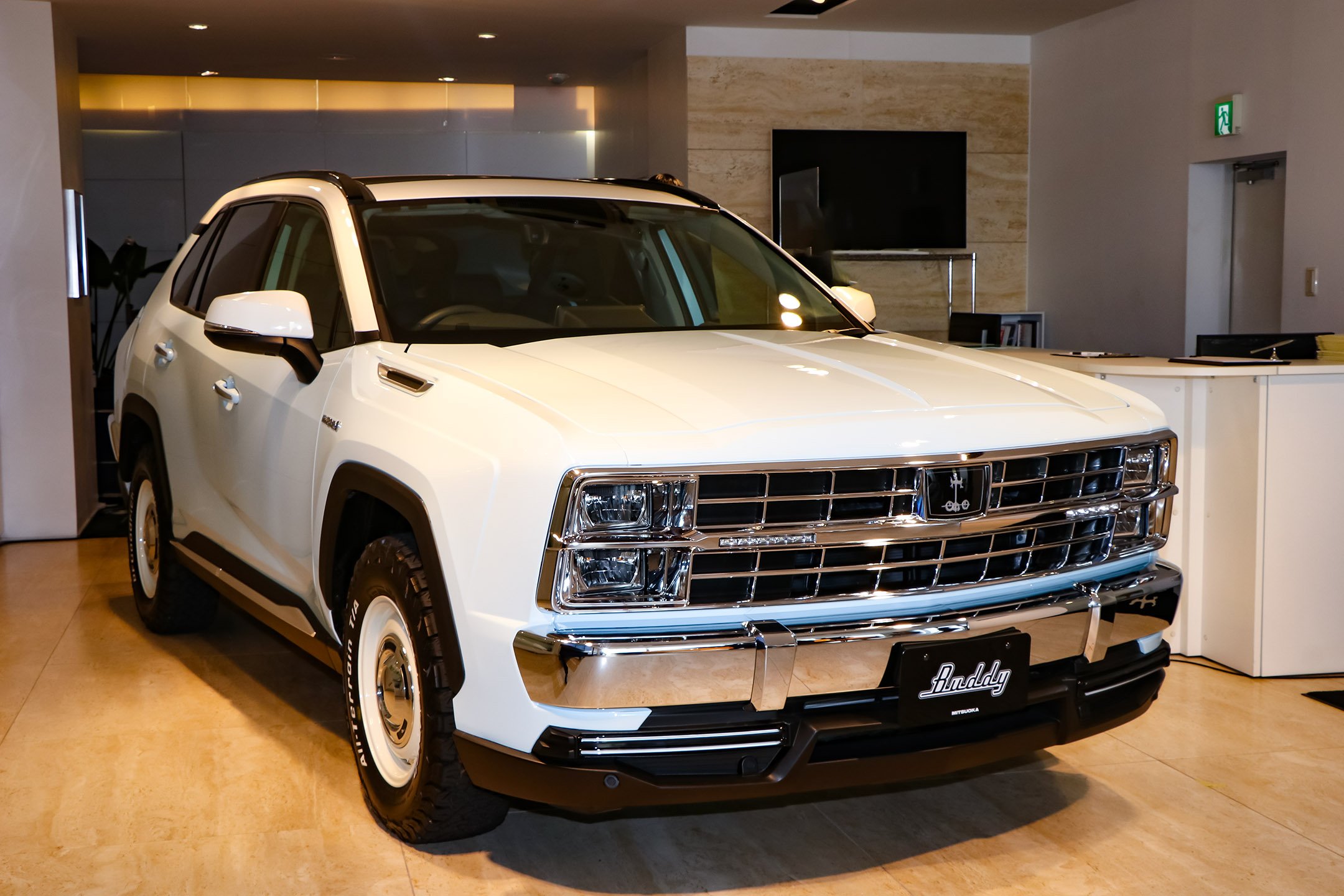 光岡版RAV4となる新型「バディ」発表！ アメ車風デザインを採用した理由くるまのニュース