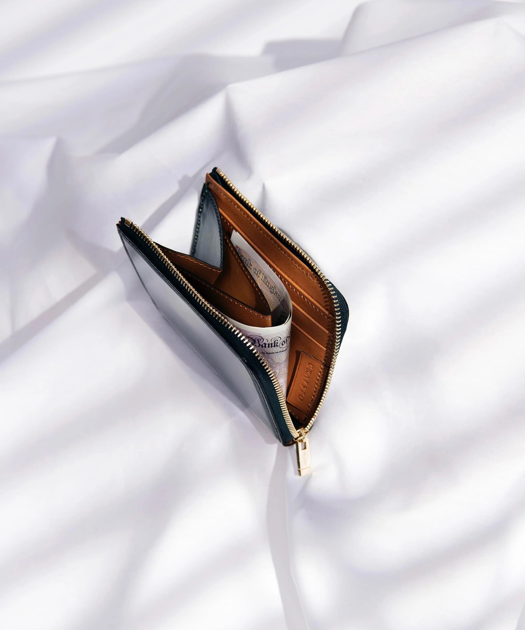 革財布の寿命は何年？ベストな買い替え頻度とお手入れポイントを解説