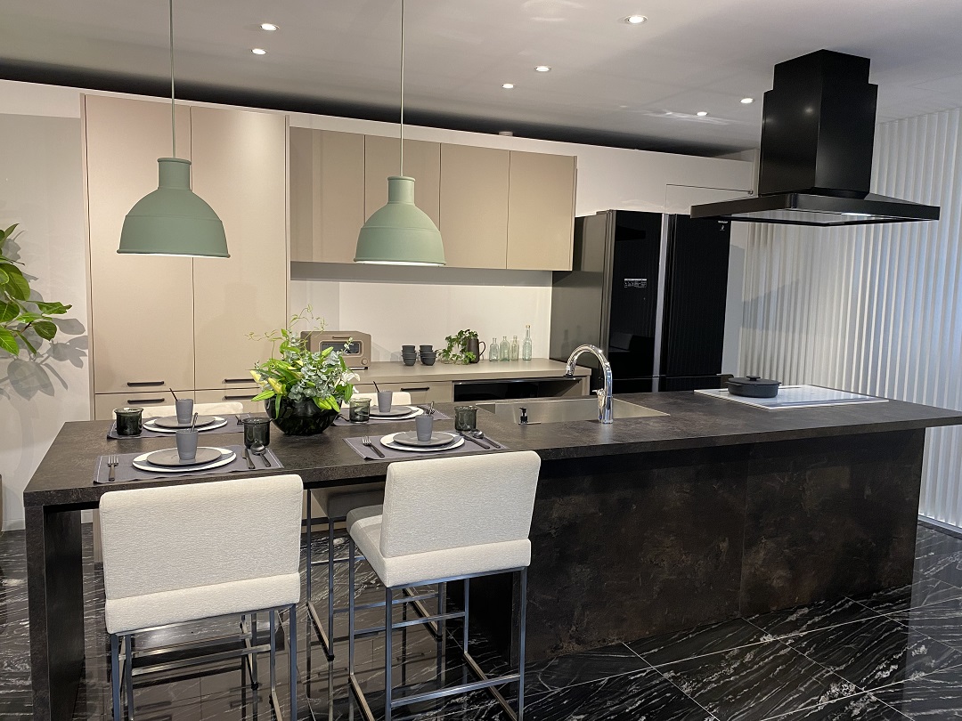 中古住宅のキッチンに鉄の塊「メルクリオ」を設置する！築20年中古で買ったマイホーム＃11DIY MAGAZINE