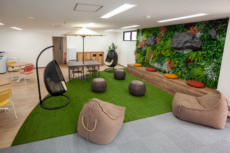 リフレッシュスペースは必要？オフィスに設置するメリットや注意点を解説コラムオフィス移転・レイアウト・デザインコクヨマーケティング