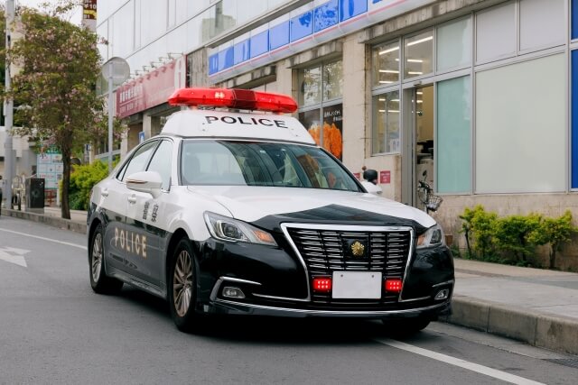 SNSで拡散 パトカー「仮装」どこまでOK？ 赤灯の設置じたいは〇 でも公道走行中はカバーを 処罰はどうなるAUTOCAR JAPAN