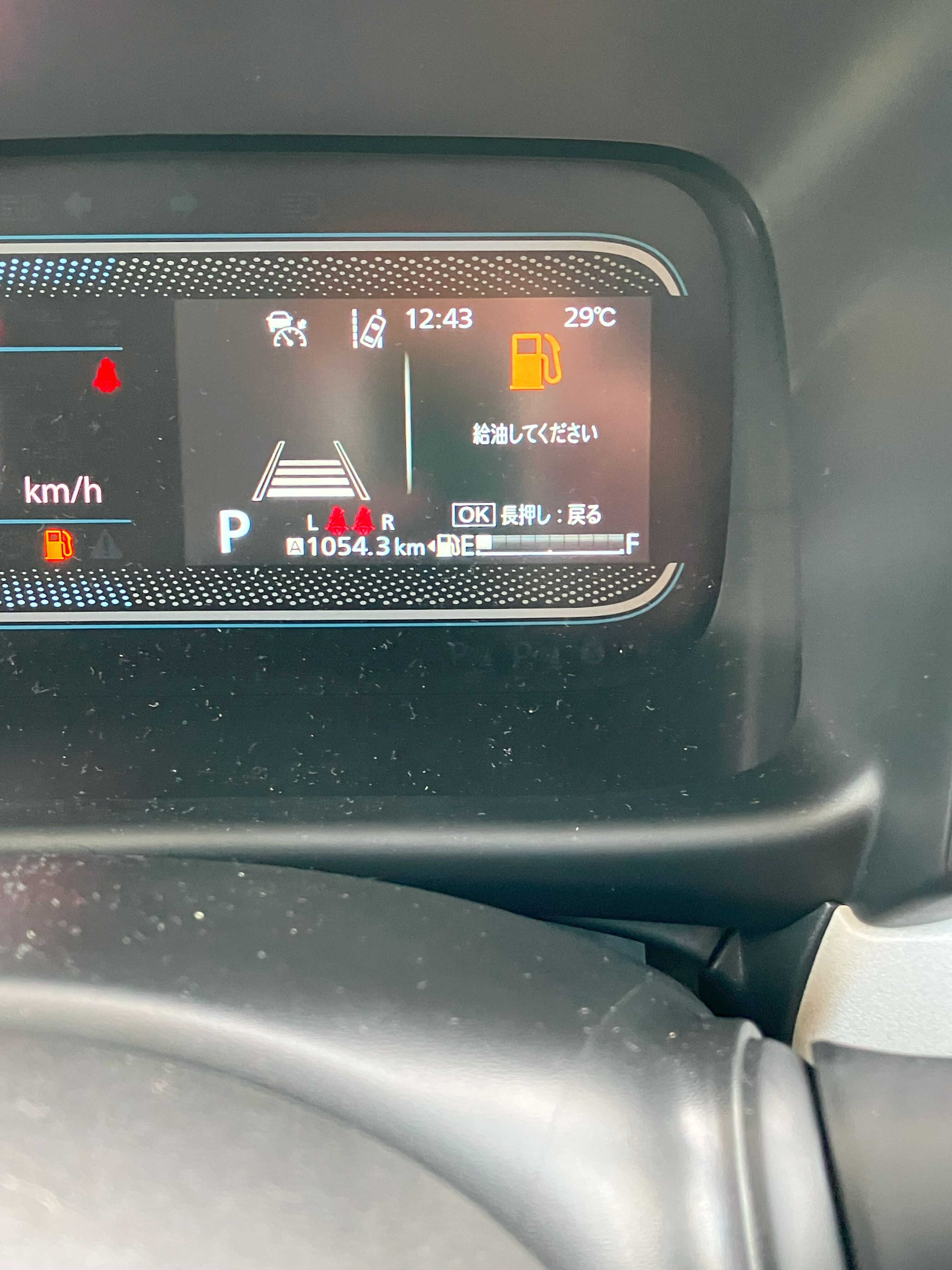 ナメちゃダメ！ 車のガス欠 燃料警告灯の点灯後何キロ走れる？ ガス欠時の正しい対処法はくるまのニュース