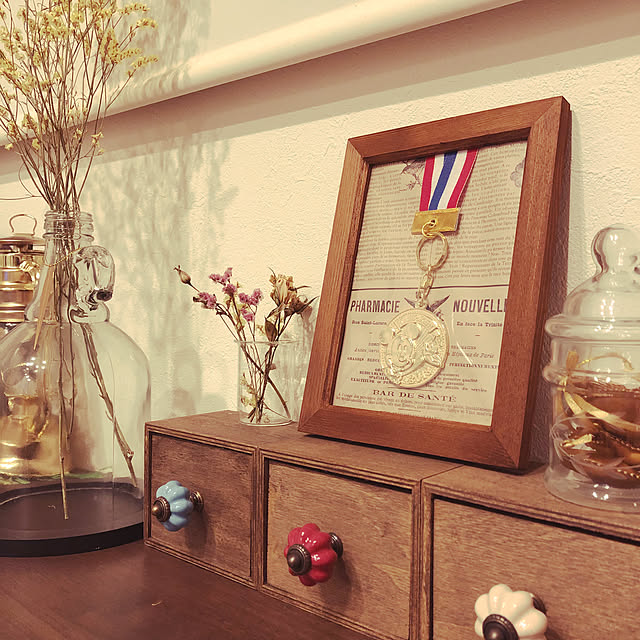 100均収納術！ 「子どものメダル」を飾る壁面収納アイデア : 窪田千紘フォトスタイリングWebマガジン「Klastyling」暮らす＋スタイリング