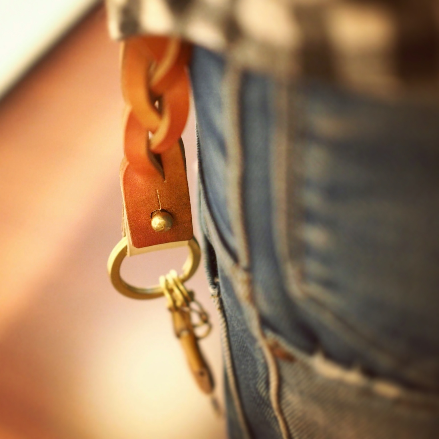 迷彩レザーキーフォブBRASSベルトループパーソナライズドネームキーチェーン - ショップ miniMore Leather キーホルダー・キーケース- Pinkoi