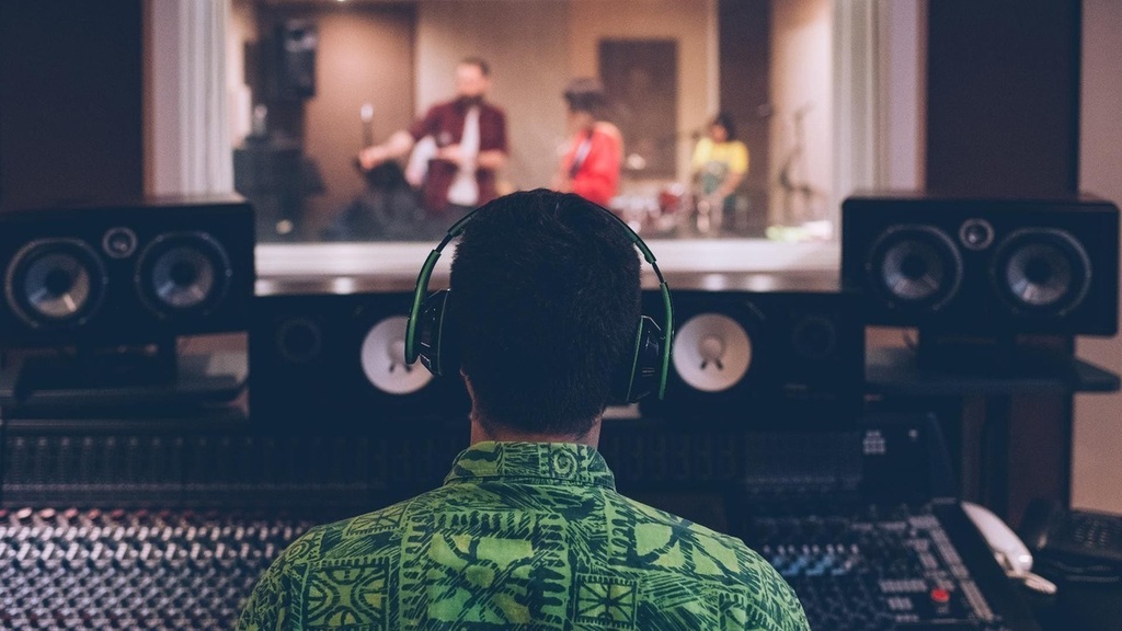 鬼龍院 一人暮らしの女性に便利な男性の声素材集