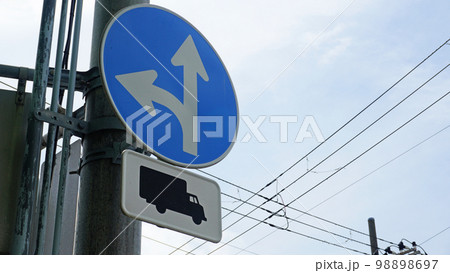指定方向外進行禁止3の道路標識地図に使えるフリー素材