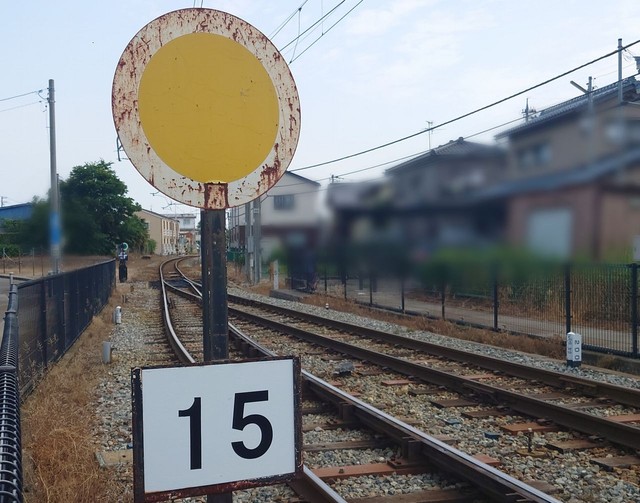 こんばんは😊 本日は駅乗務員コースのご紹介です❗️ 今回ご紹介するのは入社7年目の女性運転士です👩🏻‍✈️1年目に駅員を経験し、2年目で車掌として乗務、3年目から現在まで運転士として活躍しております❗️ ①JR九州に入社したきっかけは？出身地である福岡・九州で
