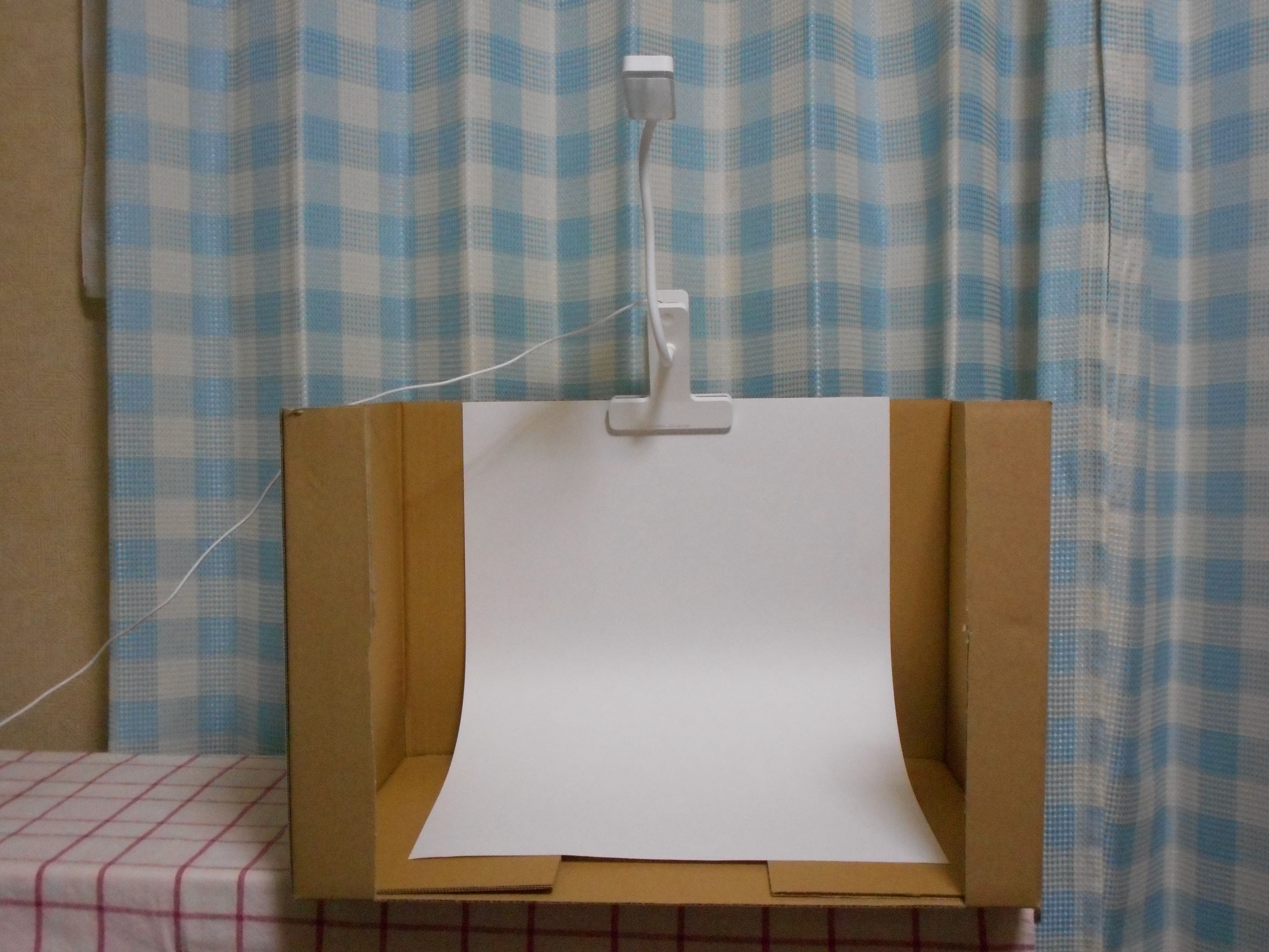 ２５０円で自作できた写真撮影用BOX - 雲の向こうはいつも青空