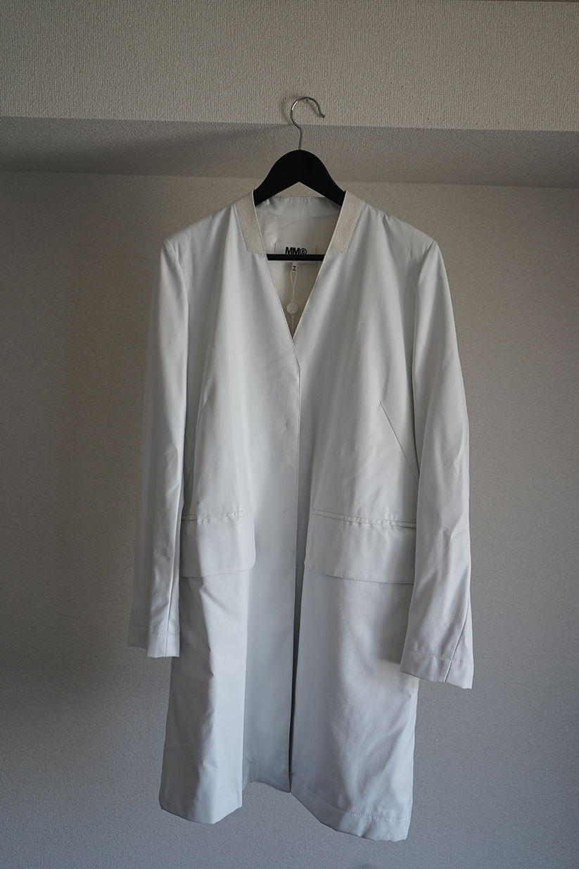 過去のコレクションから、デザイナーズファッションの“創造性”を探求するMaison Margiela 1998 SS コレクション「flatgarments」 │ QUI - Fashion & Culture media