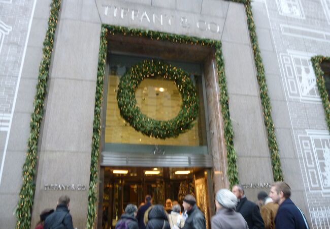 ティファニー」がニューヨークに期間限定の旗艦店をオープン 5番街の本店は改装へ - WWDJAPAN