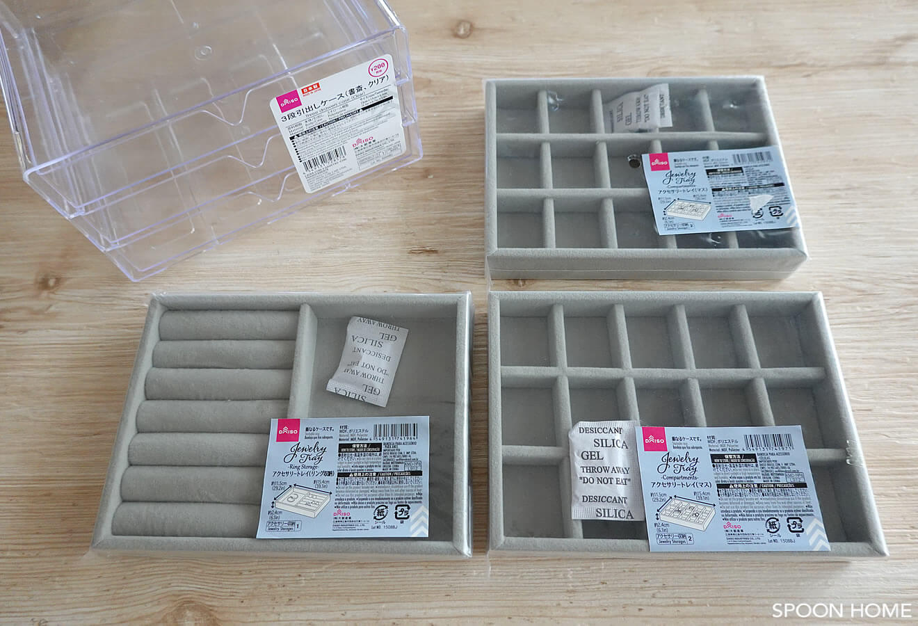 ダイソーアクセサリートレイ ダイソー「重なる透明収納ケース 1段引き出し 」330円 税込 に入れて使うと、無印良品そっくりに使えます。これまでの、220円「3段引出しケース」よりアクリルの厚みがあるので、高見えもばっちり。アクリルは分厚いほど、リッチ感が出