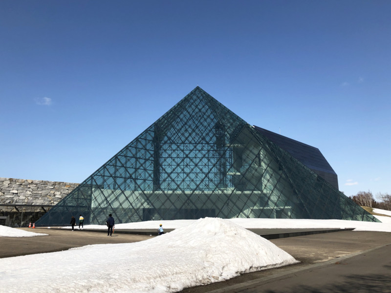 北海道のモエレ沼公園へ行ってきたよ！ガラスのピラミッドはやっぱりかっこよかった– ブランクハウス