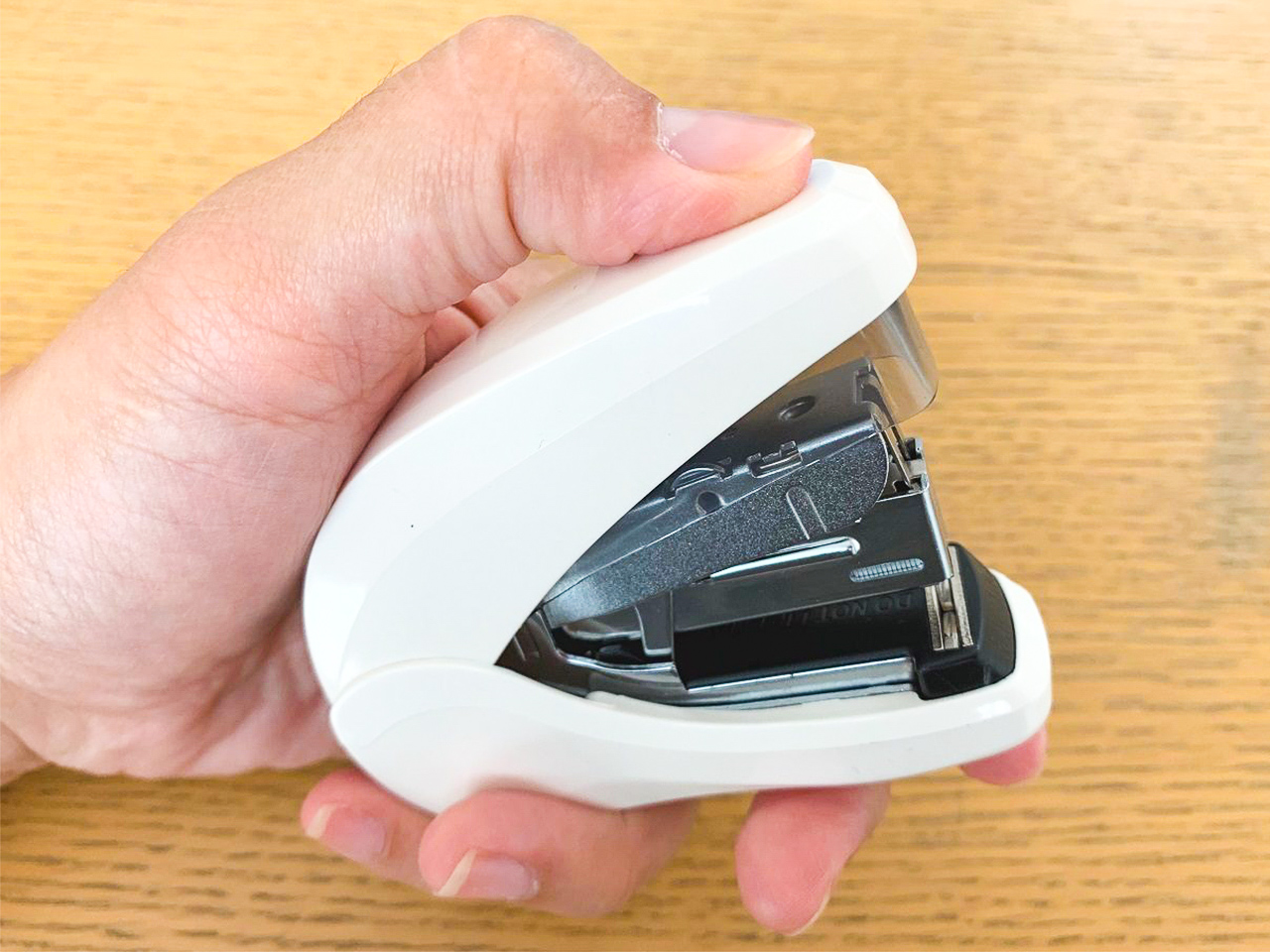 ダイソーの多種多様な「ホッチキス」に注目！用途に合わせたオススメ5選2ページ目- macaroni