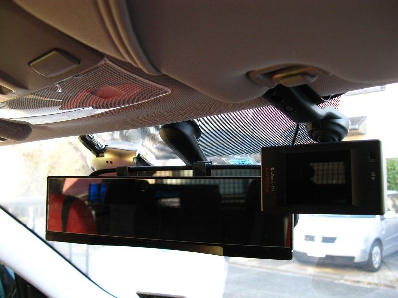 ドライブレコーダーを運転席側に取り付けるってどんなメリットがあるの？でもやっぱり助手席側でしょ！？ドラ・ビュー！ Driview!