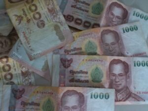 タイ ラーマ9世初代1バーツ紙幣 赤記号タイプ1 Yahoo!オークション -「ラーマ9世」 紙幣貨幣 の落札相場